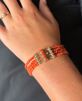 4-strengs antieke bloedkoralen armband gouden sluiting 14 karaats