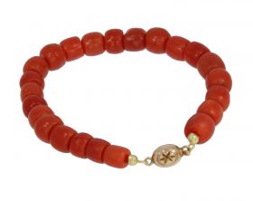 Bloedkoraal antieke armband met grave bewerkte sluiting 14k goud