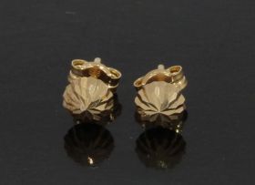 14 karaats gouden bewerkte oorbellen knopjes