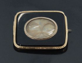 Grote 14k gouden antieke memorie broche met onyx en haarwerkje