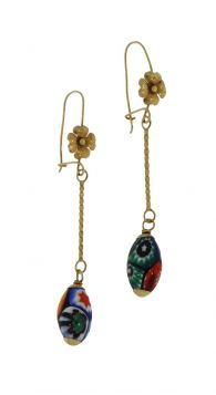 18 karaats gouden bloem oorbellen met gekleurd Venetiaans glas