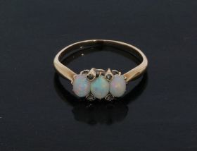 Antieke 14k gouden ring opaal en roosdiamanten ca. 1900