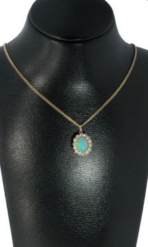 Opaal gouden antieke ketting hanger met witte stenen