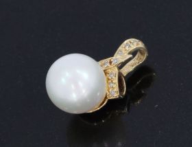 Design 14 karaats gouden parel hanger met diamanten