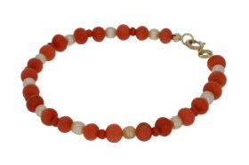 Bloedkoraal en parel armband aan gouden slot