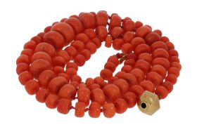 Kaasjes bloedkoraal antieke ketting 14k gouden paston slot 10mm