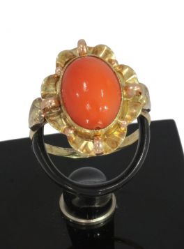 Bloedkoraal ajourbewerkte 14 karaats gouden vintage ring antiek