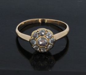14 karaats gouden rozet ring met 9 roosdiamanten