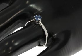 Saffier solitair 0,20ct 18 karaats witgouden dames ring