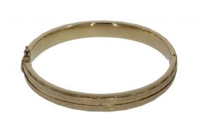 Slavenarmband bangle 14 karaats goud fraai bewerkt motief