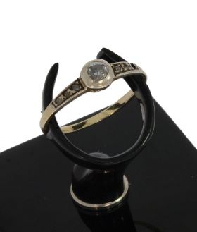 Antieke gouden solitair ring met roosdiamanten in zilver