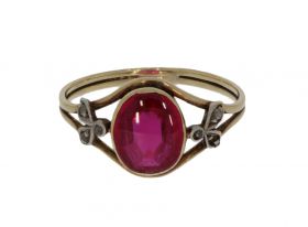 Antieke 14 karaats gouden ring met spinel en roosdiamanten