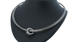 Edelstalen spang ketting voor dames met briljant geslepen diamant solitair hanger