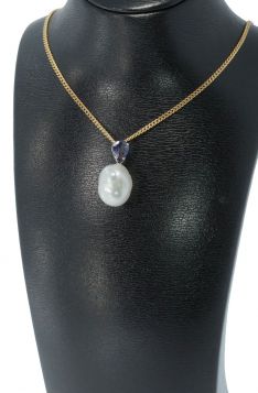 Tanzaniet met grote witte barok parel 18k gouden ketting hanger