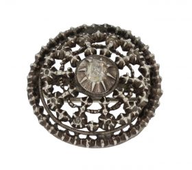 Zilveren antieke broche met roosgeslepen diamant fraai bewerkt