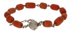 Fraaie bloedkoraal armband met zilveren paston sluiting