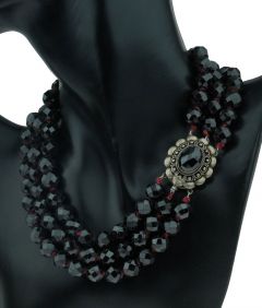 Robuuste 3-strengs granaten ketting zilveren slot grote kralen