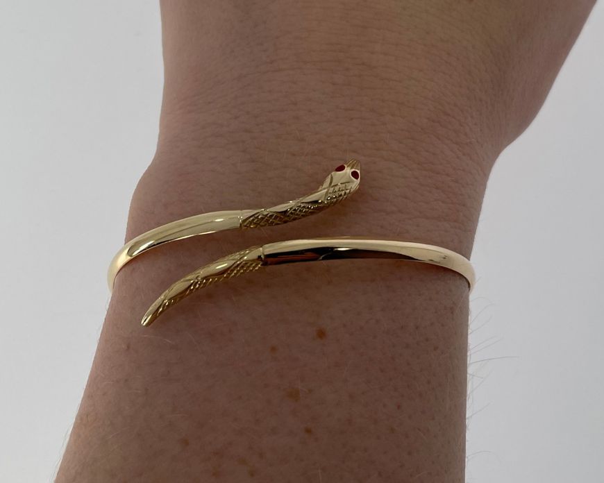 Unieke karaats gouden slangen armband met robijn oog