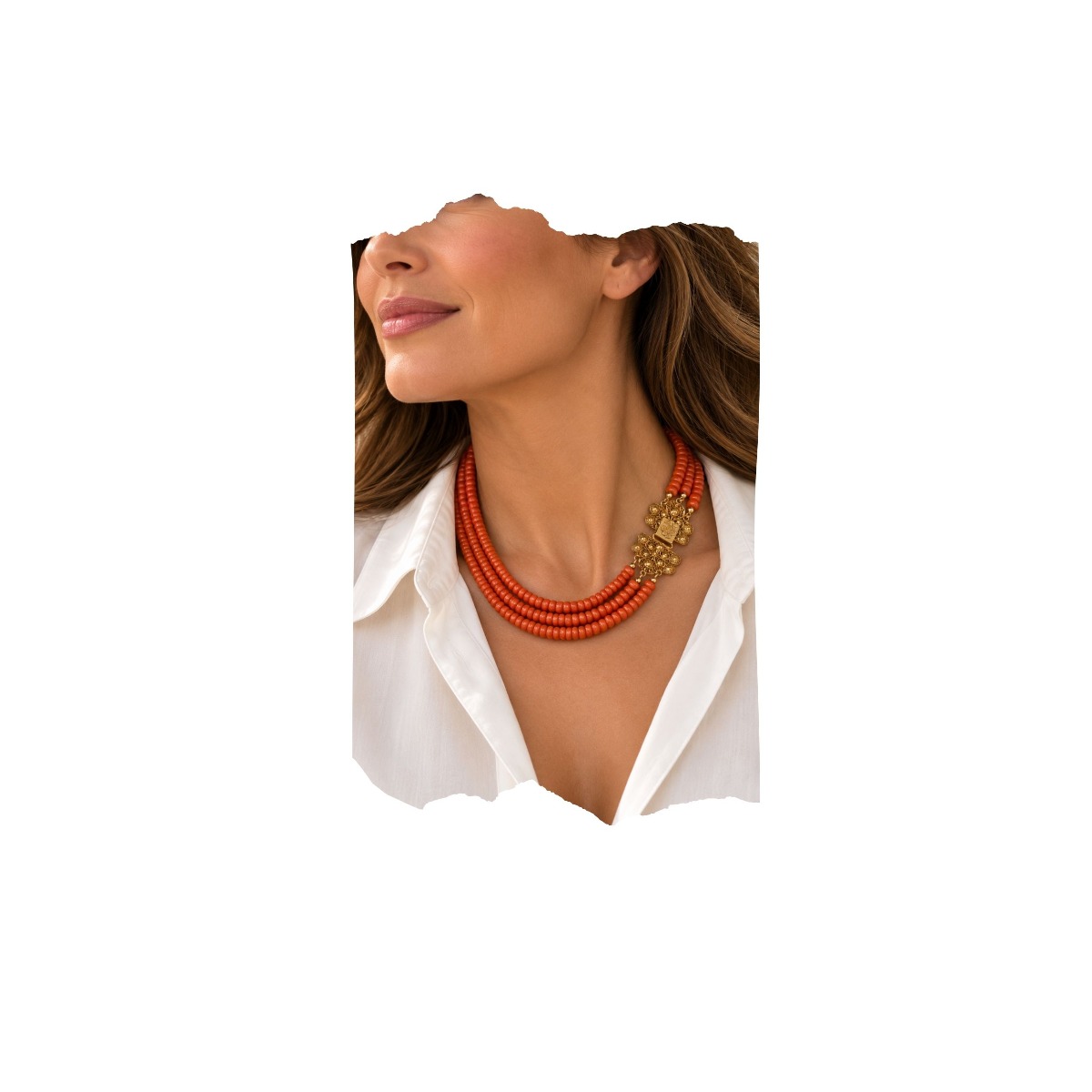 Model met bloedkoralen ketting